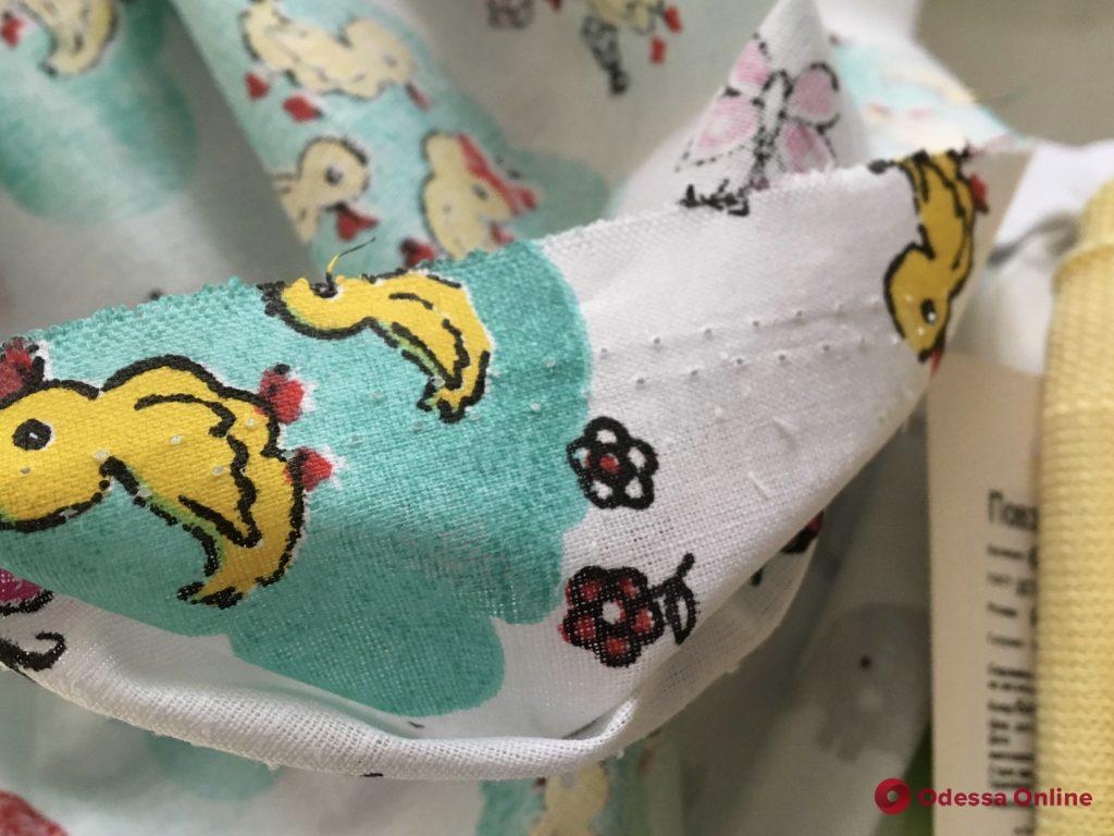 Коробка-кроватка, «гигиена»  и одежки: одесские мамы разделились во мнениях о «пакетах малыша»