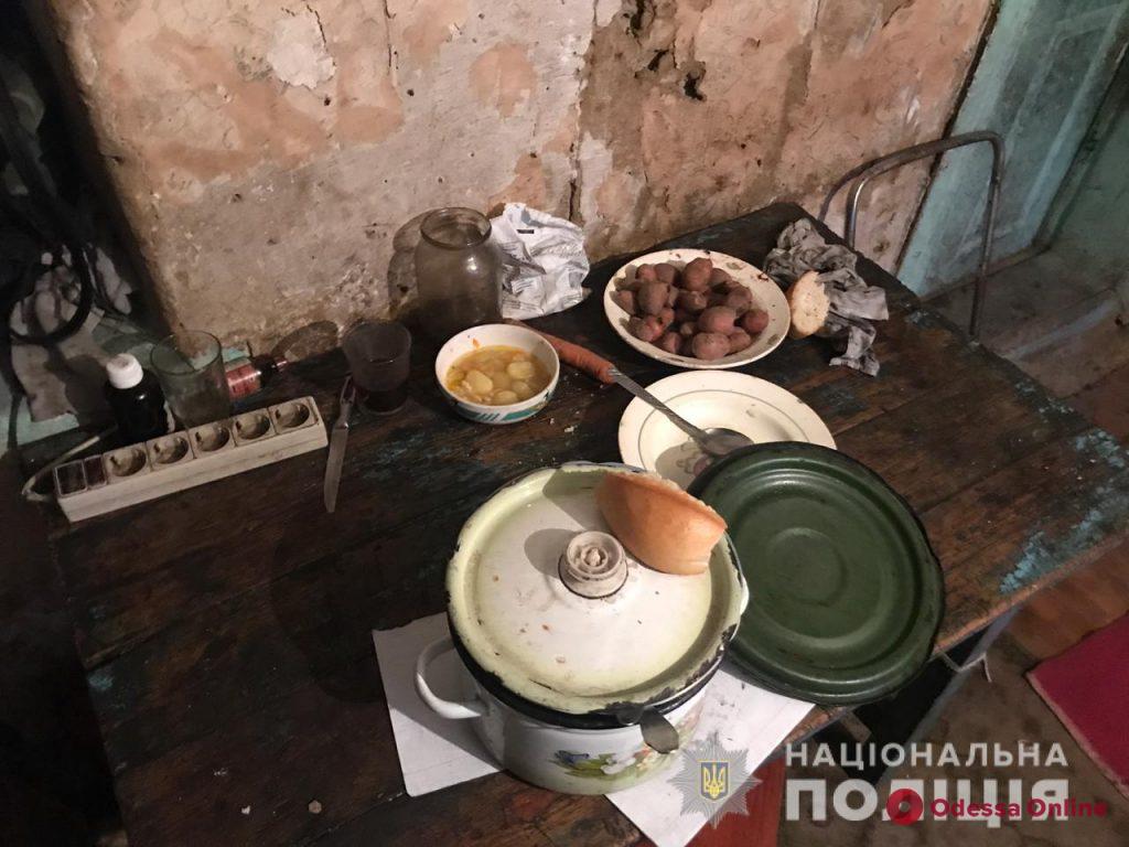 Под Одессой у пьющей матери отобрали пятерых детей (фото)