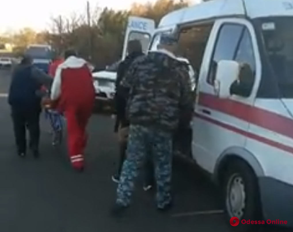 Женщина, выпавшая из маршрутки под Одессой, умерла в больнице