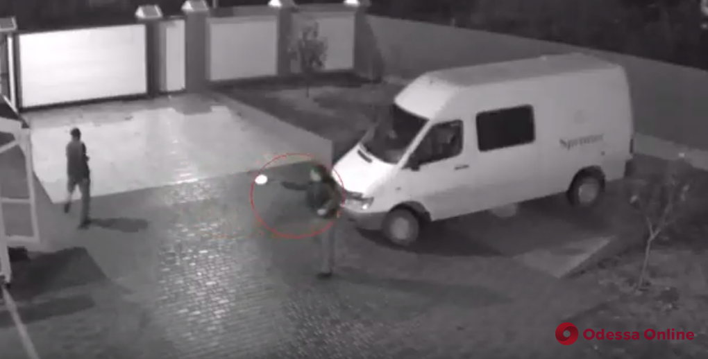 В Одессе чиновник АМПУ устроил «пьяное сафари» на соседа и планирует скрыться (видео)