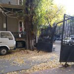 Сам себя «замуровал»: в Одессе виновник ДТП третий день не может уехать с места аварии