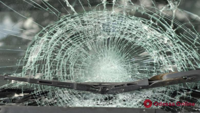 Пьяный житель Одесской области разбил стекла в полицейском авто