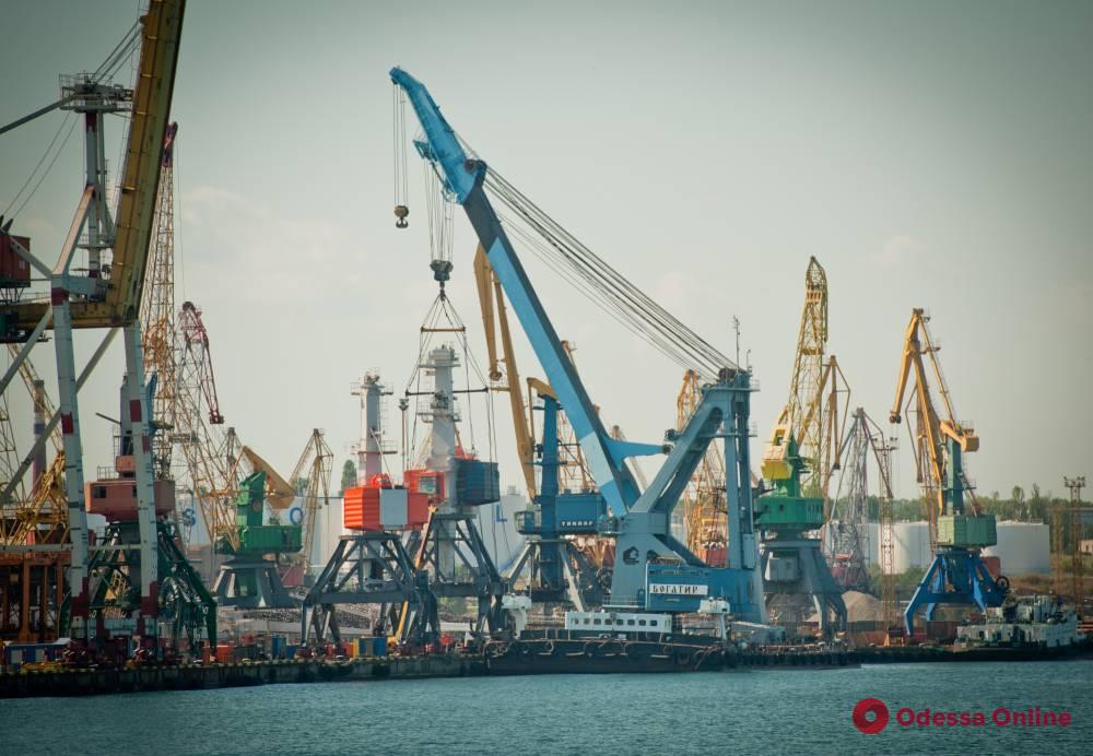 В порту Черноморска ограничили лоцманскую проводку судов