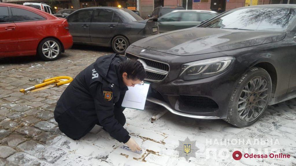 В центре Одессы горел автомобиль (обновлено)