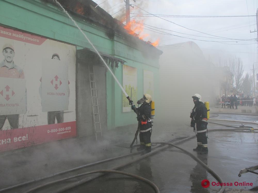 Одесские спасатели ликвидировали масштабный пожар на Николаевской дороге