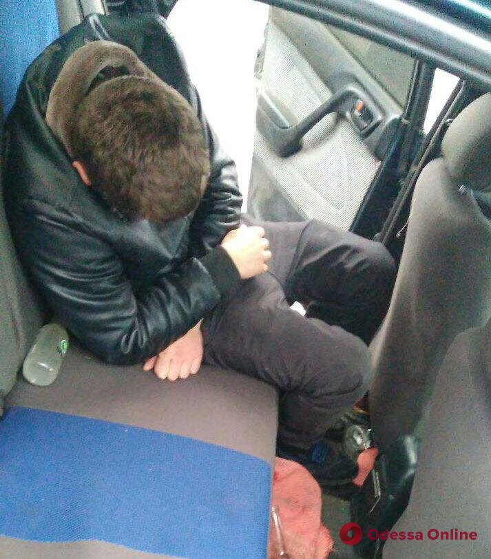 Одесса: на Киевском шоссе пьяный водитель врезался в отбойник