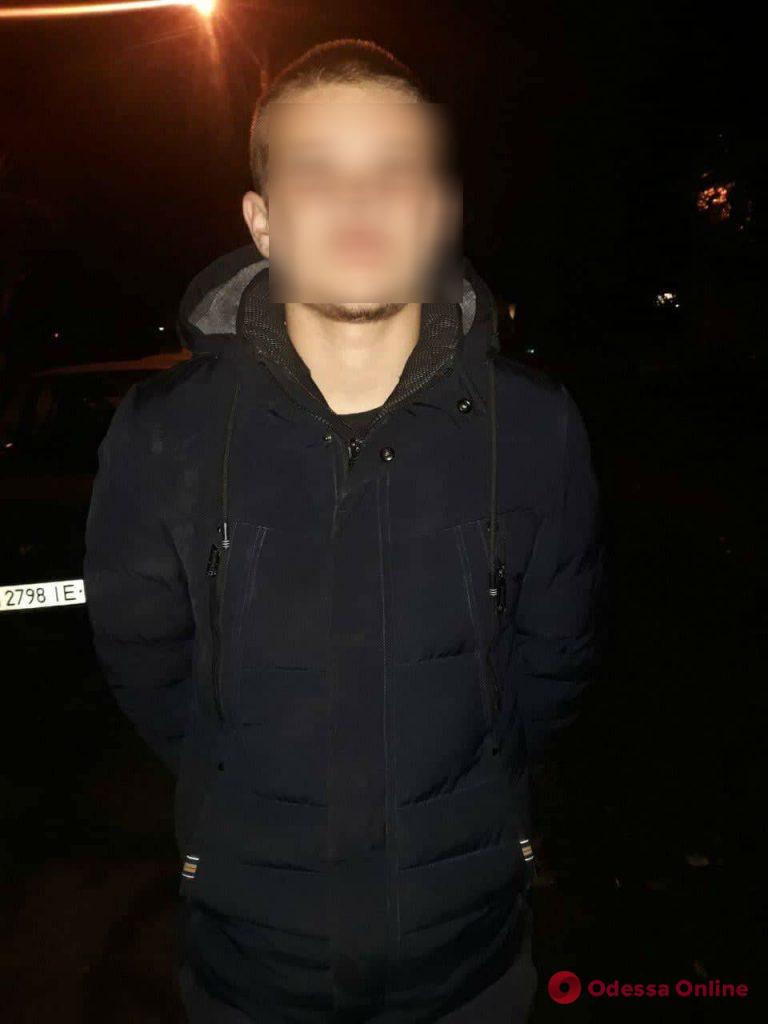 В Одессе несовершеннолетние избили и ограбили мужчину