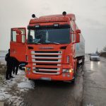 Забрали деньги и скрылись на грузовиках: на трассе «Киев — Одесса» на водителя напали разбойники