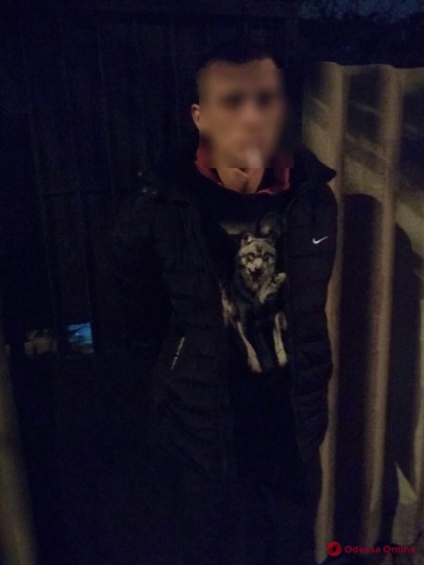 Пришли в гости и напали на хозяина: в Одессе задержали двух разбойников