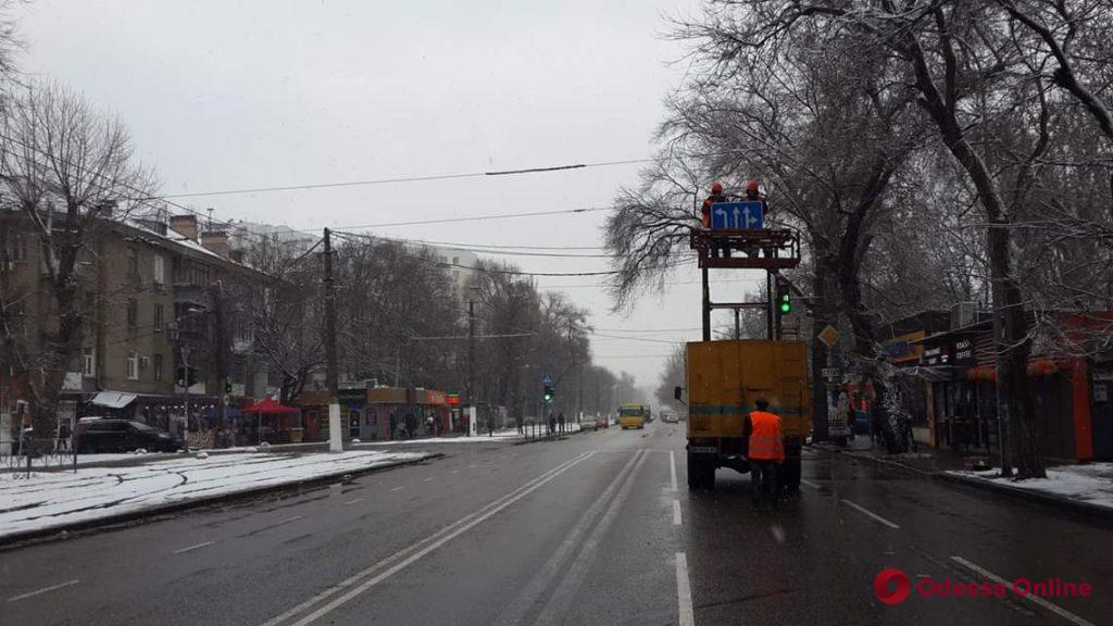 Одесса: на Фонтанской дороге нанесли новую разметку