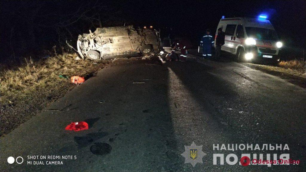 Смертельное ДТП под Одессой: автомобиль съехал в кювет и перевернулся (обновлено)
