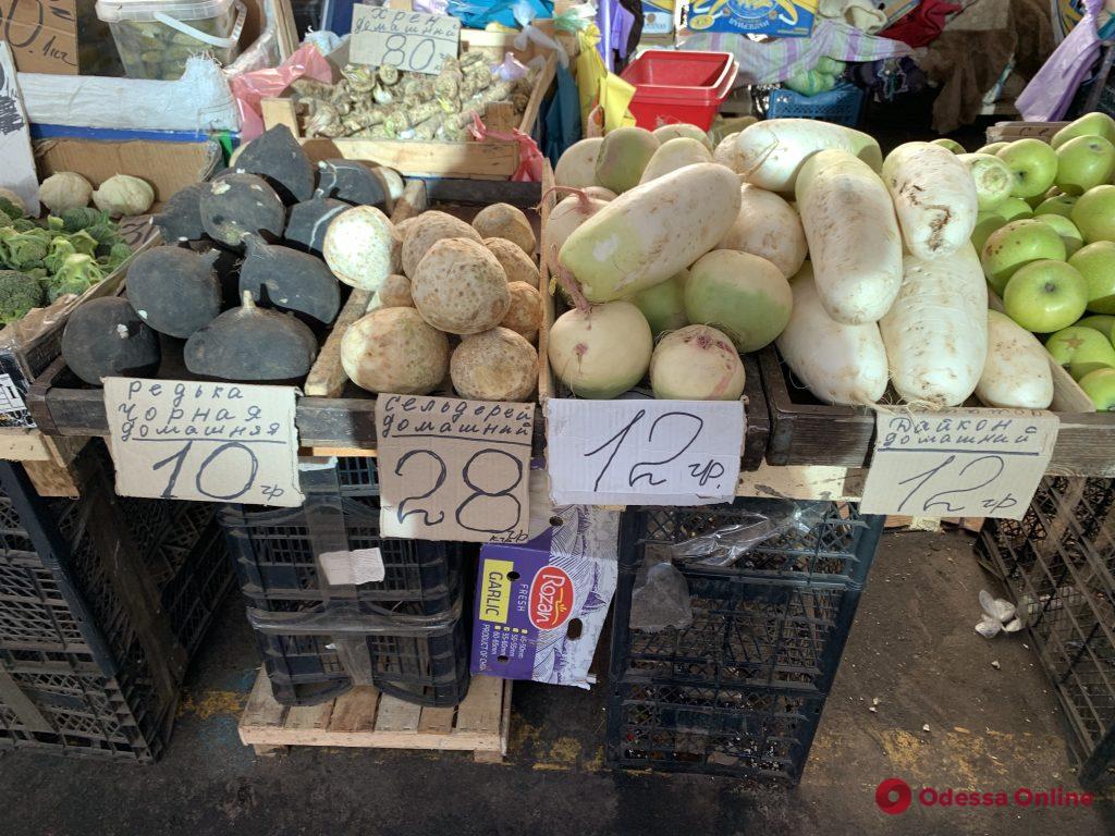 Сицилийские апельсины, дайкон и груши: актуальные цены на одесском «Привозе»