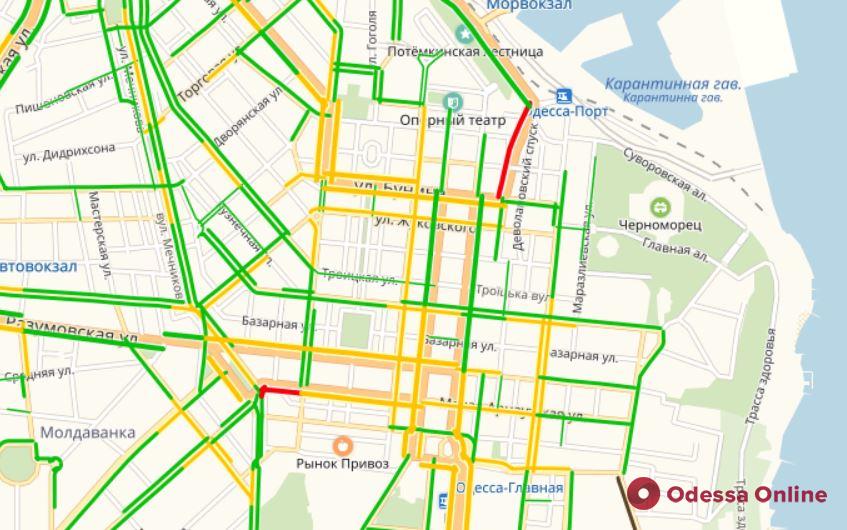 Дорожная обстановка в Одессе: пробки на Таирова и в Центре