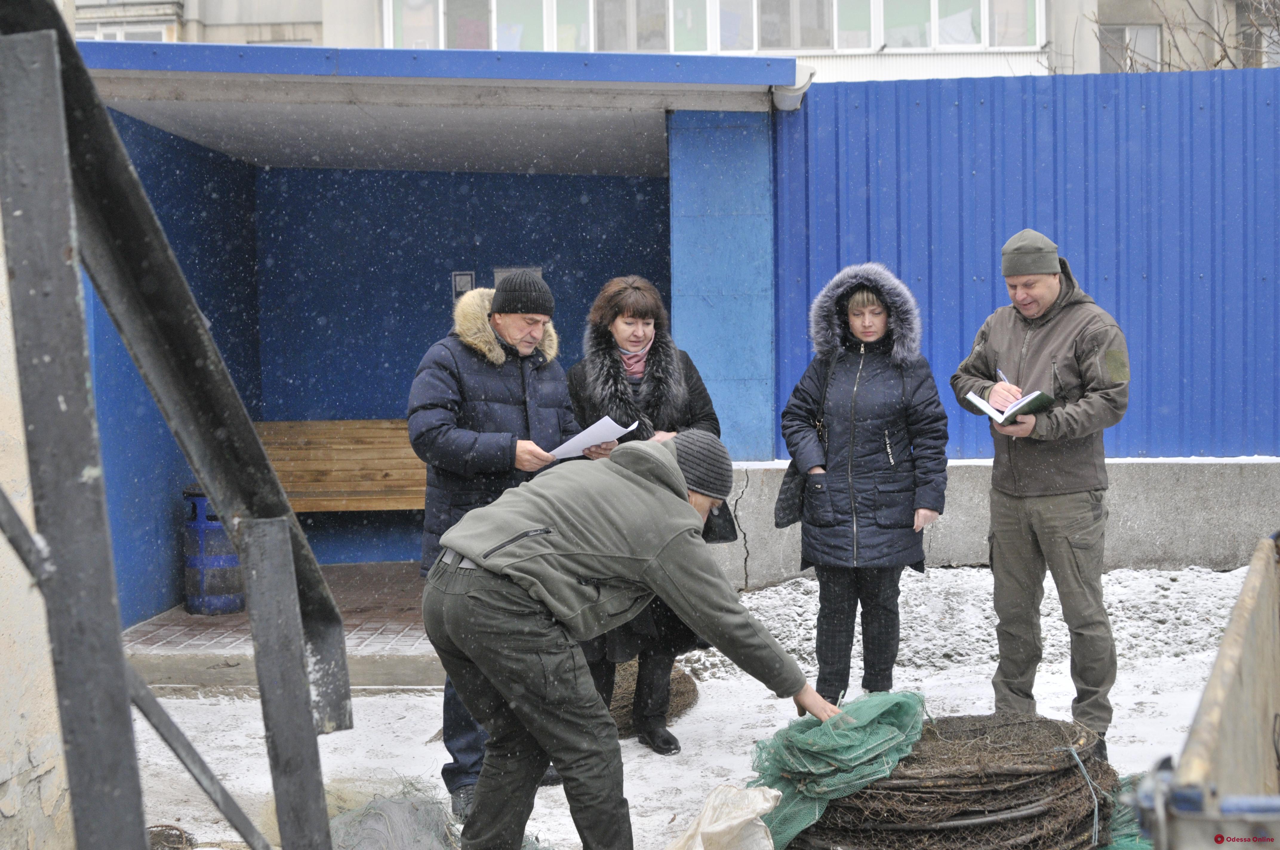 Одесский рыбоохранный патруль уничтожил более 500 запрещенных орудий лова