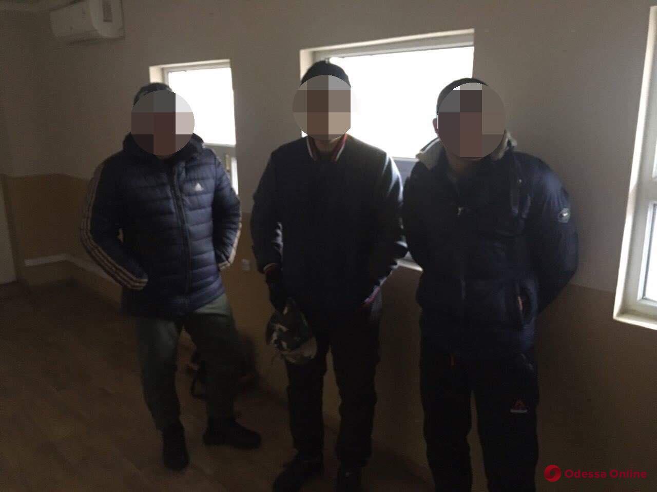В Одесской области задержали нелегалов из Вьетнама на Mercedes