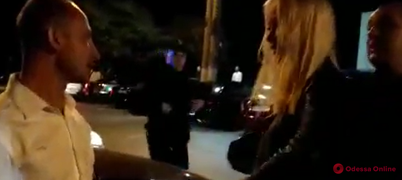 Пьяная за рулем Tesla: одесский суд лишил экс-сотрудницу полиции водительских прав (видео)