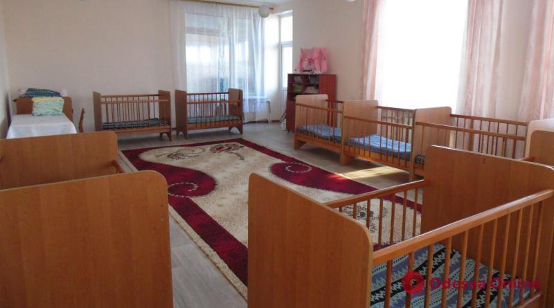 Дом ребенка в Одесской области: 144 сотрудника, один воспитанник и самовольные премии главврача