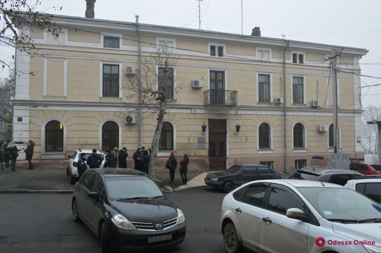 Война за Одесский медуниверситет: в здание ректората пускают только по спискам
