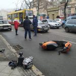 В Одессе мопед врезался в открытую дверь авто: образовалась пробка