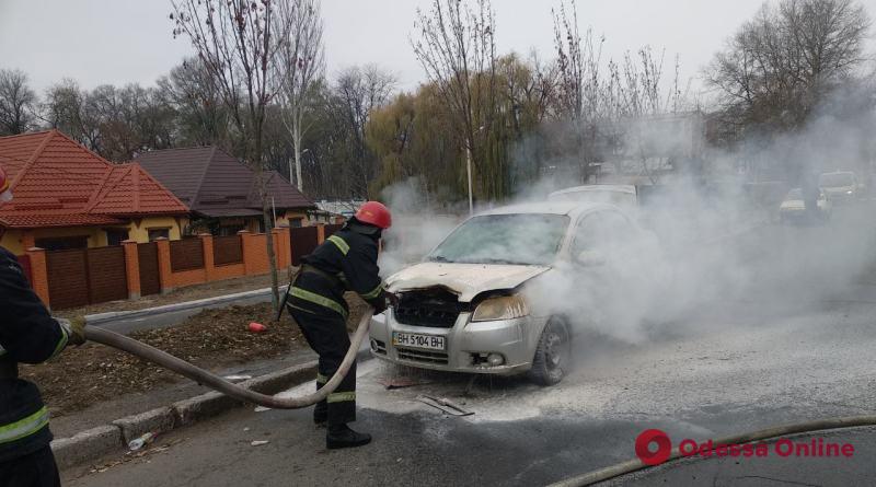 В Одесской области на ходу загорелся автомобиль