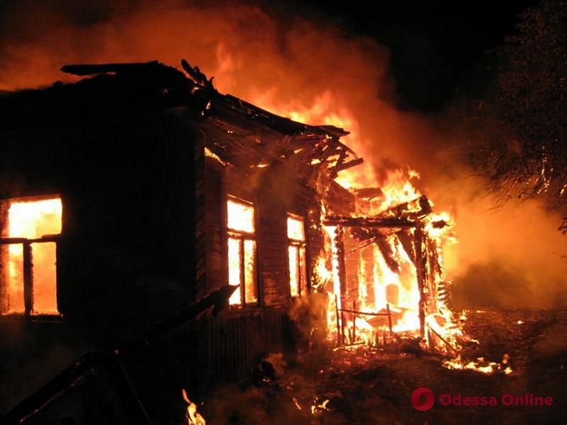 Под Одессой во время пожара пострадал хозяин частного дома