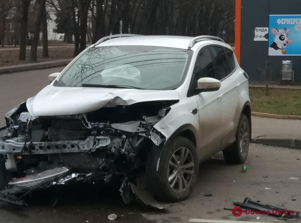 ДТП на поселке Котовского: автомобиль разбил хлебный киоск