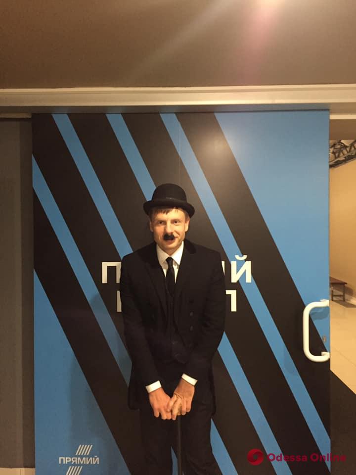 Одесский нардеп явился на эфир всеукраинского телеканала в костюме Чарли Чаплина