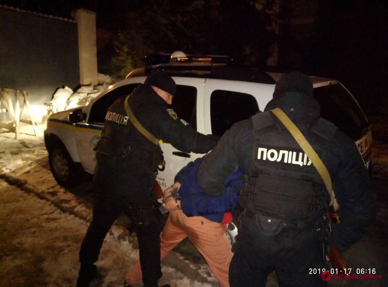 Влез через балкон в квартиру и избил хозяйку: в Одессе поймали грабителя
