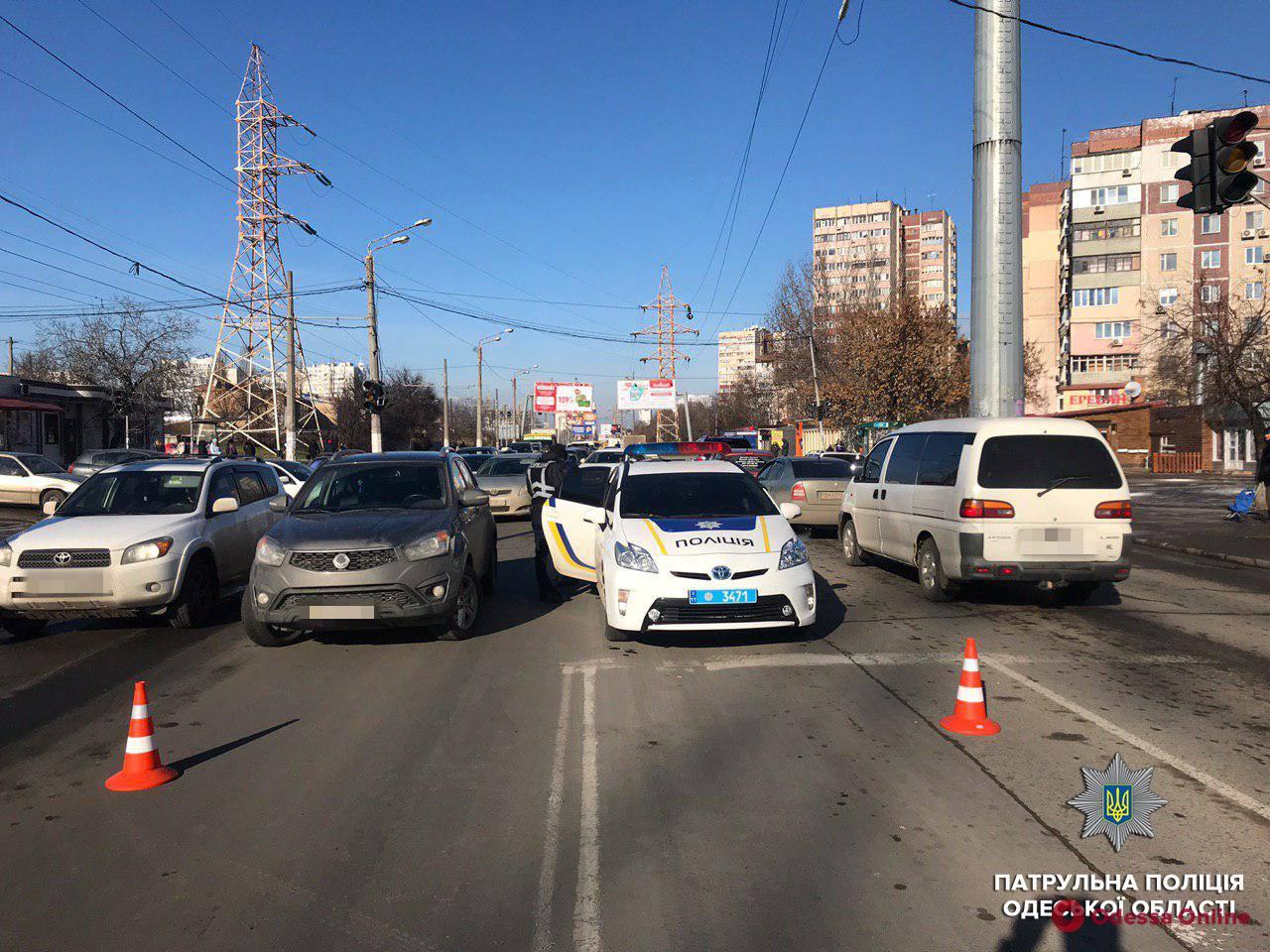 В Одессе подросток в наушниках попал под машину