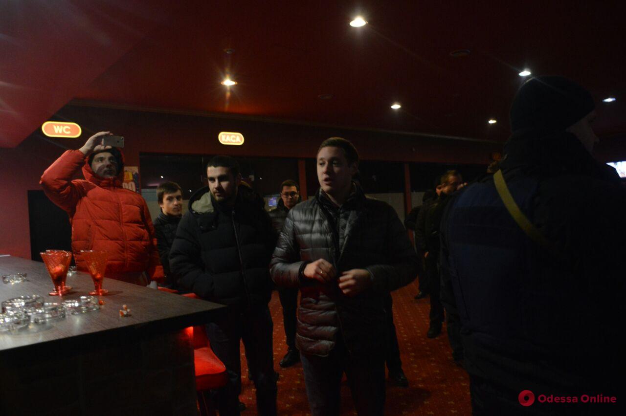 Депутаты и активисты начали рейд по казино в Одессе