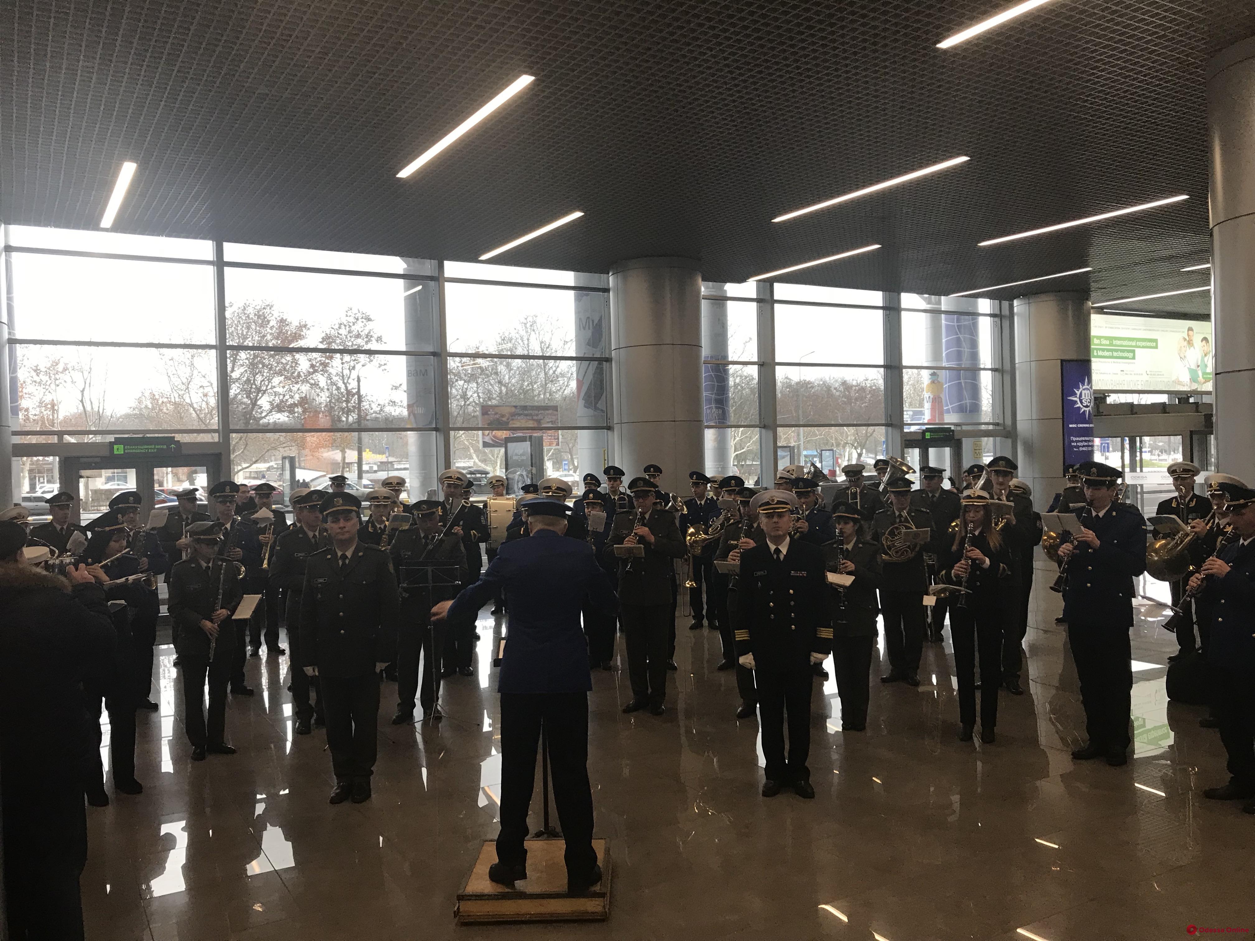 В Одессе прошел концерт-реквием по случаю годовщины обороны Донецкого аэропорта (видео)
