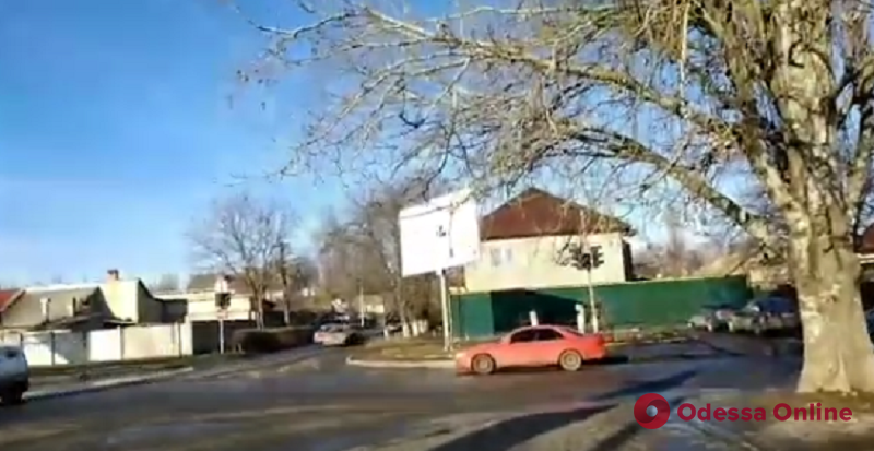 Одесса: водитель сбил мужчину на пешеходном переходе и скрылся (видео)