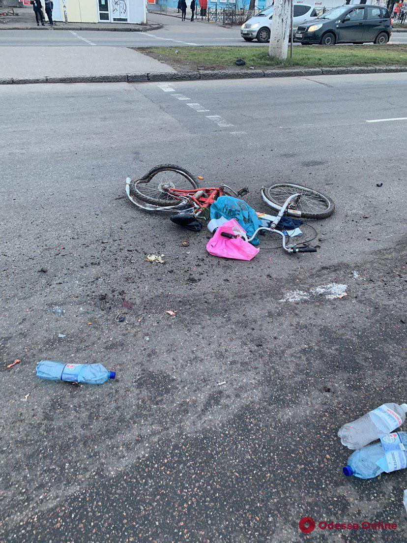 На поселке Котовского водитель фуры насмерть сбил велосипедистку
