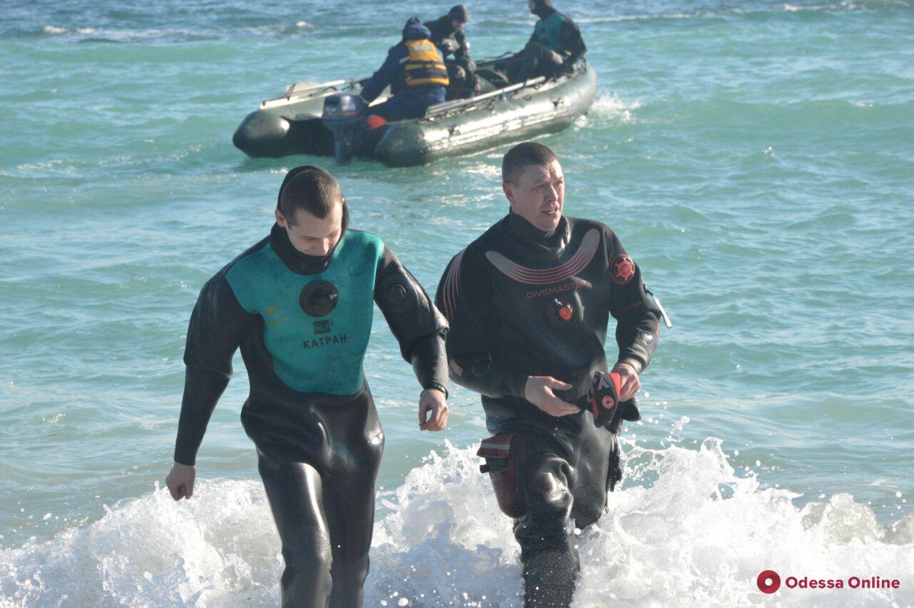 На одесском пляже прошло показательное  спасение из ледяной воды