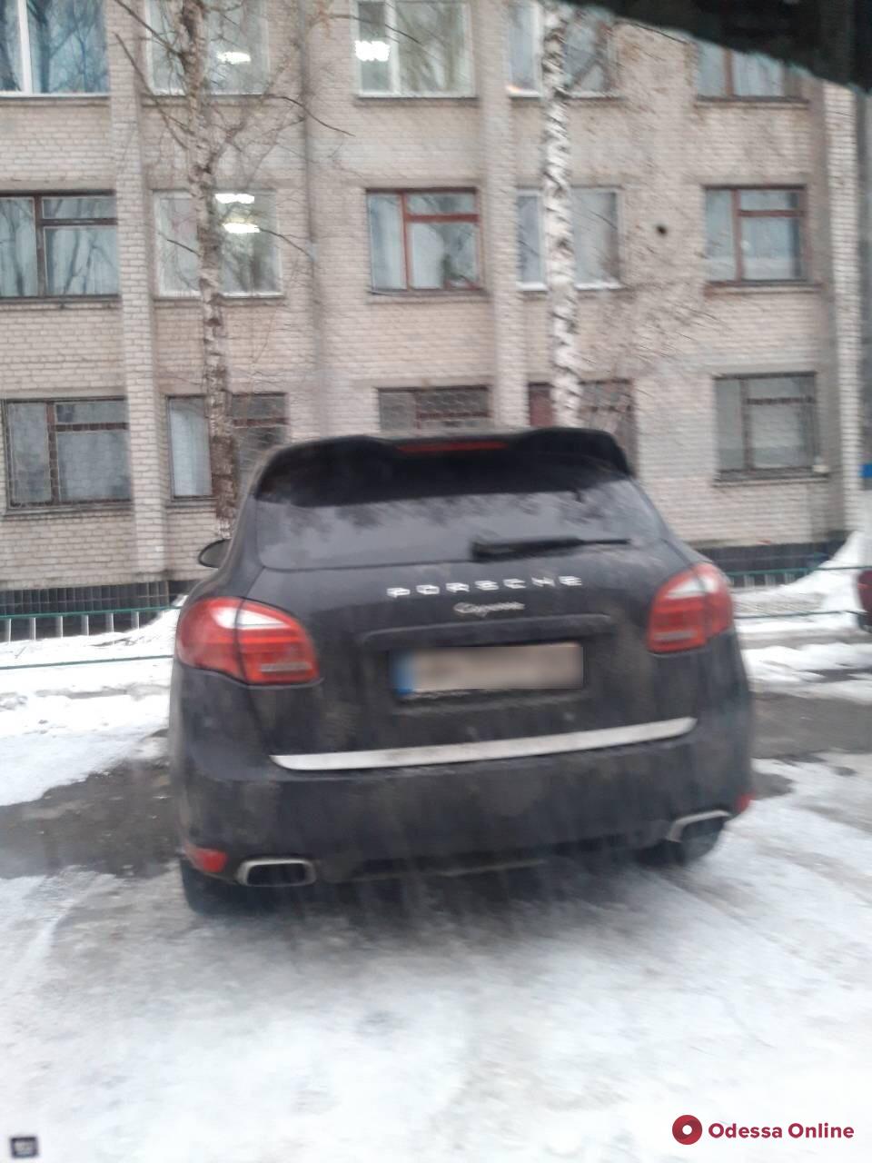Экс-глава УВБ в Одесской области засветился за рулем Porsche Cayenne в Переяславе