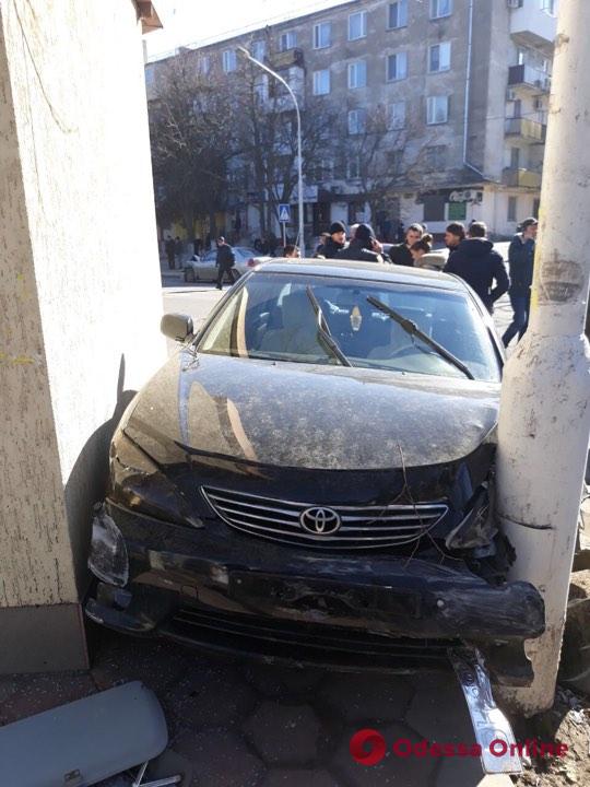 На юге Одесской области столкнулись четыре автомобиля