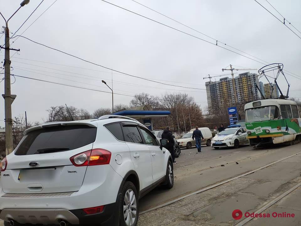 Одесса: из-за ДТП на Дальницкой не ходят трамваи