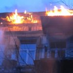 В центре Одессы тушат пожар в жилом доме – перекрыты улицы