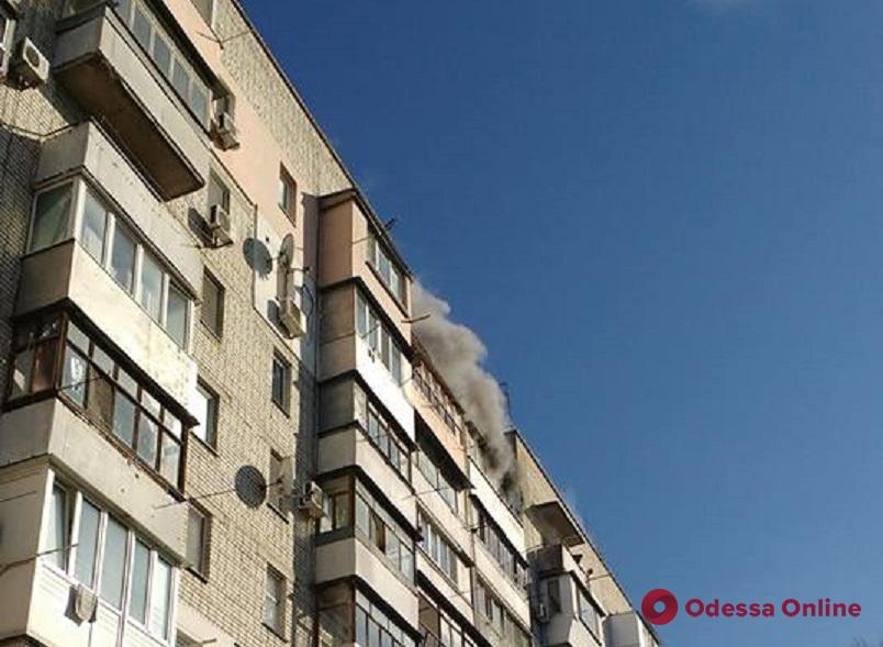 В Одессе горит девятиэтажка (видео)