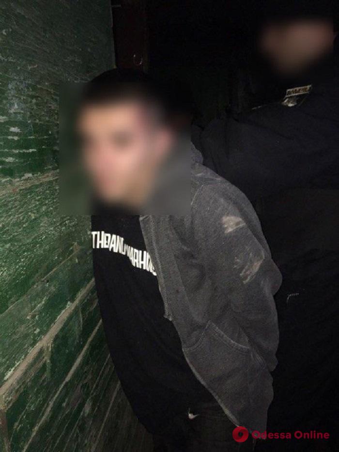 Встретил полицейских с ножом: в Одессе задержали неадекватного иностранца