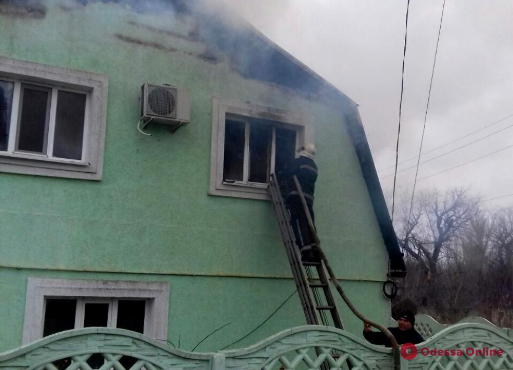 В Одесской области горел частный дом