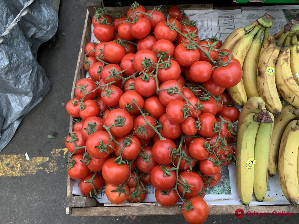 Яблоки, мандарины и редис: воскресные цены на одесском «Привозе»
