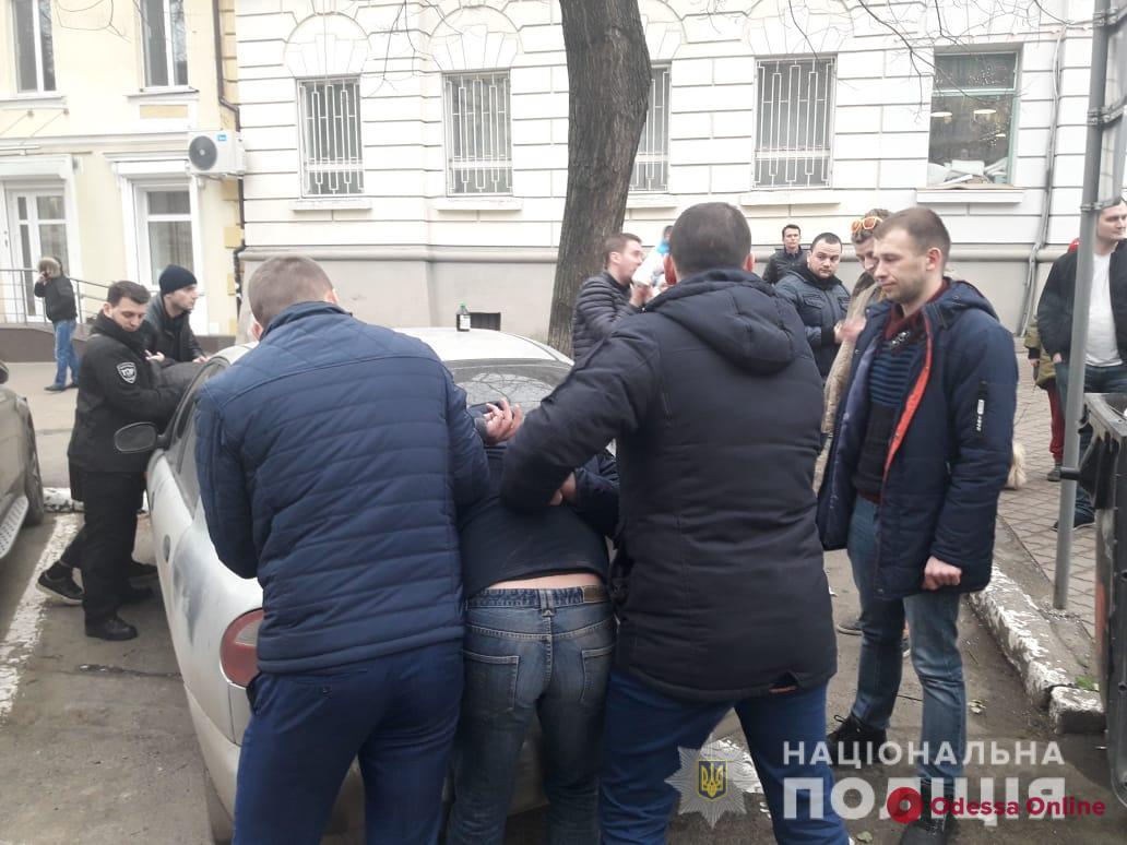 В Одессе разбойники-недотепы прибежали прямо в руки полиции (видео)