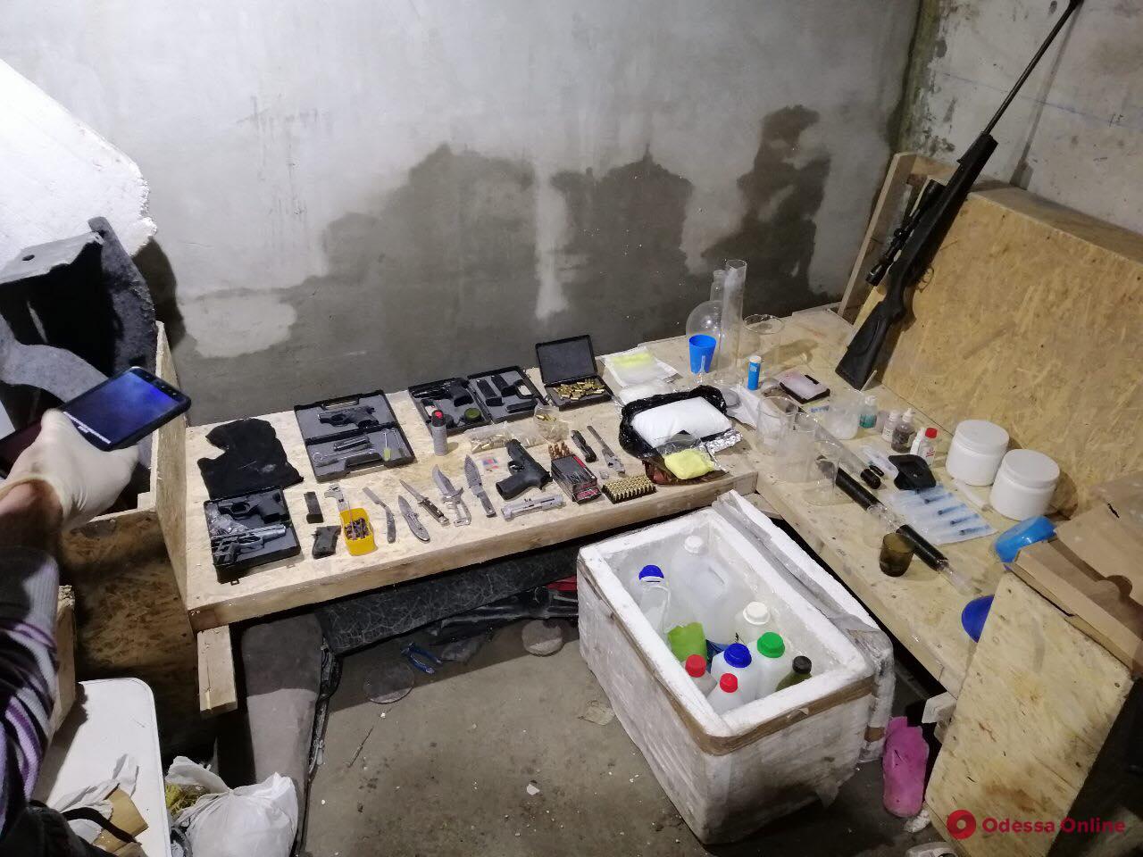 Житель Одесской области оборудовал нарколабораторию в гаражах