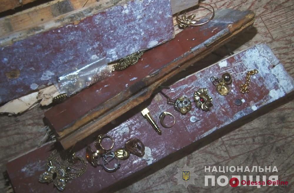 Украли «ювелирки» на 100 тысяч: в Одессе задержали домушников