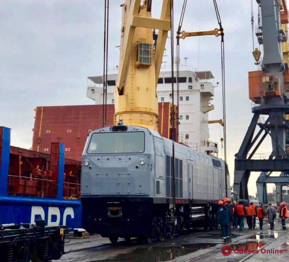 В Черноморск прибыли последние пять американских локомотивов