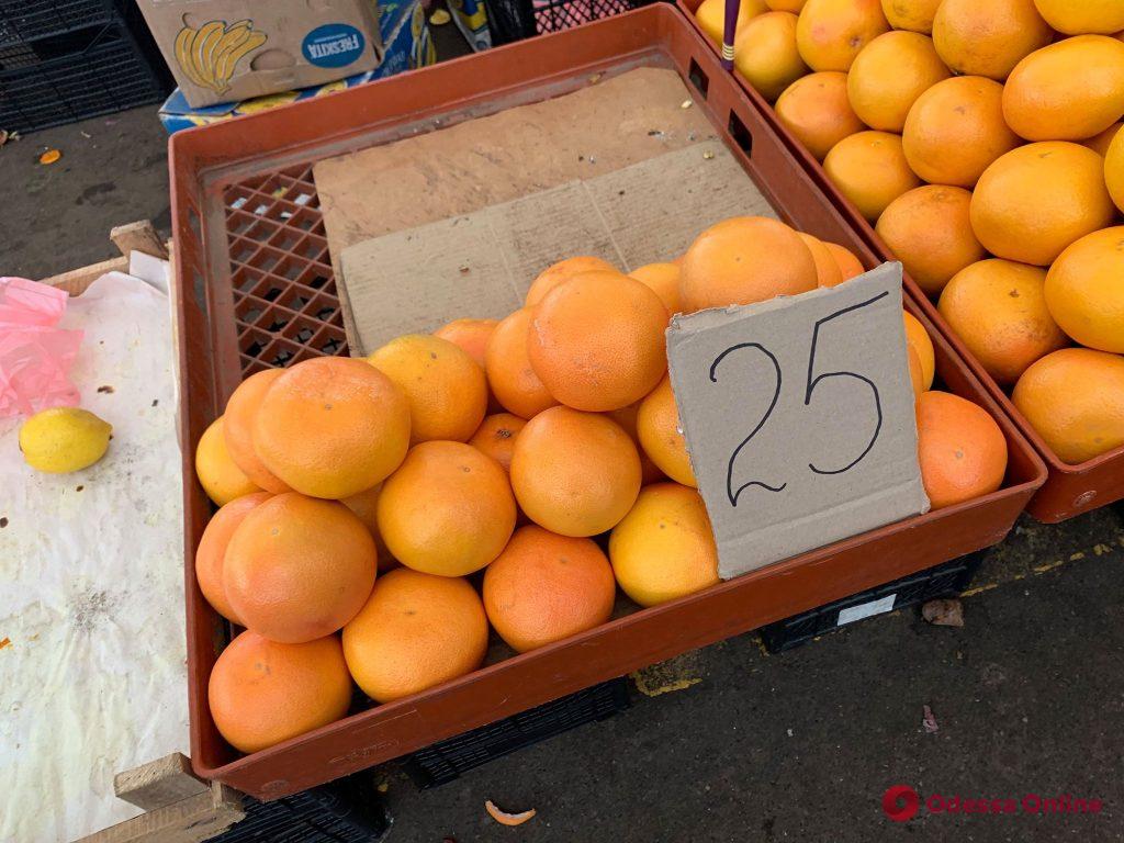 Клубника, кабачки и манго: воскресные цены на одесском «Привозе»
