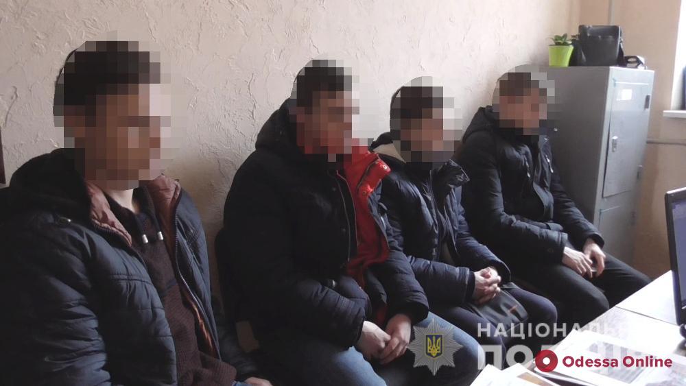 Ограбили и избили: в Одесской области оперативно задержали пятерых разбойников