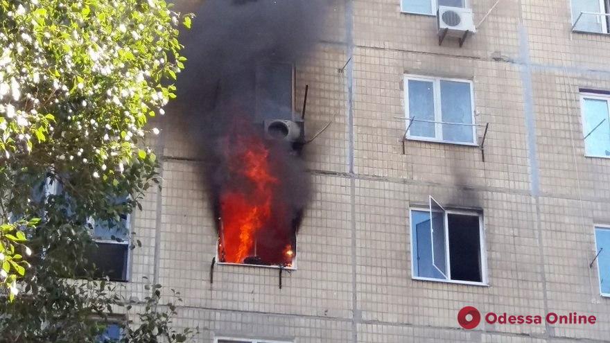 Одесса: во время пожара в многоэтажке эвакуировали 30 человек