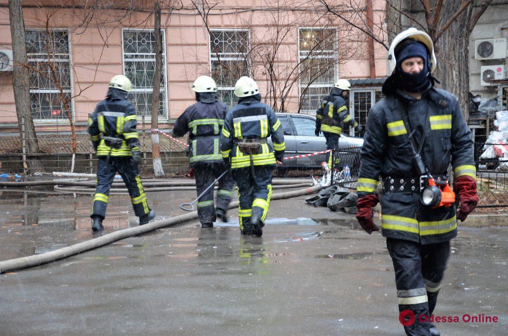 Одесса: владельцы пострадавших в утреннем пожаре квартир получат помощь